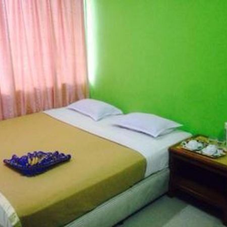 F Hotel Sungai Dua Bukit Экстерьер фото