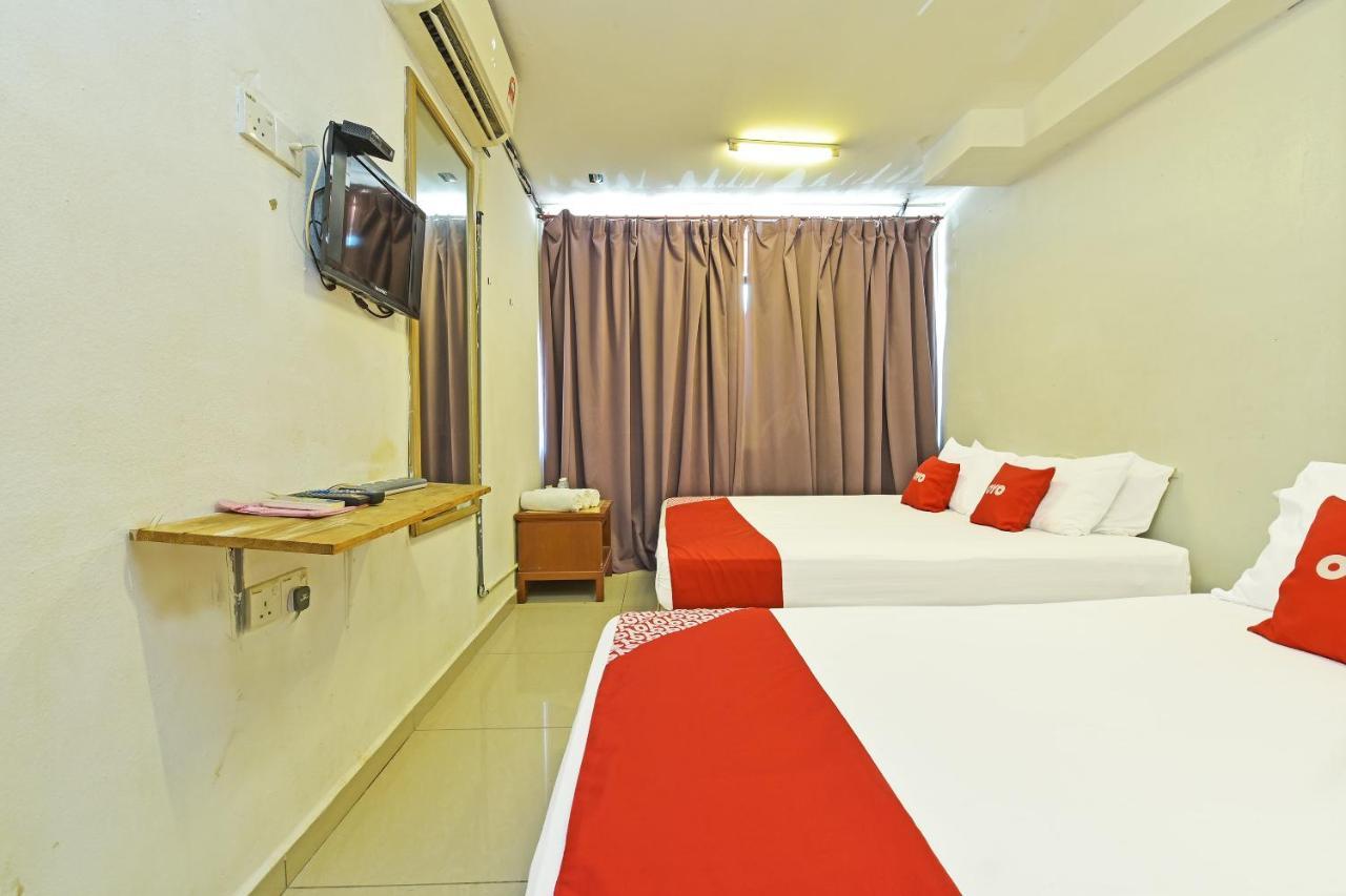 F Hotel Sungai Dua Bukit Экстерьер фото
