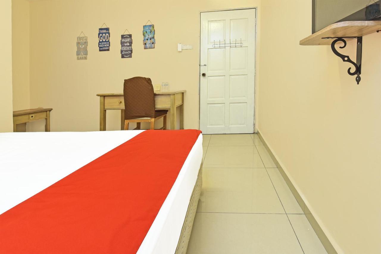 F Hotel Sungai Dua Bukit Экстерьер фото