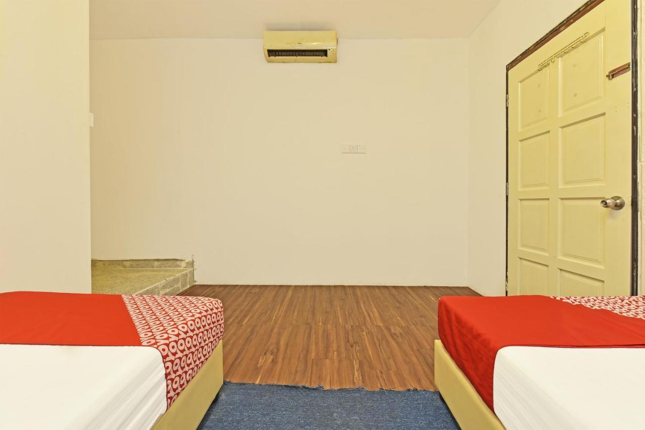 F Hotel Sungai Dua Bukit Экстерьер фото