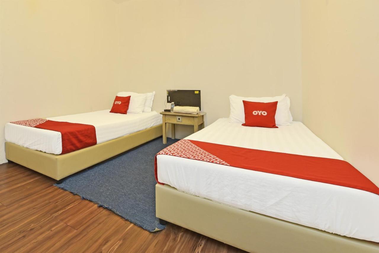 F Hotel Sungai Dua Bukit Экстерьер фото