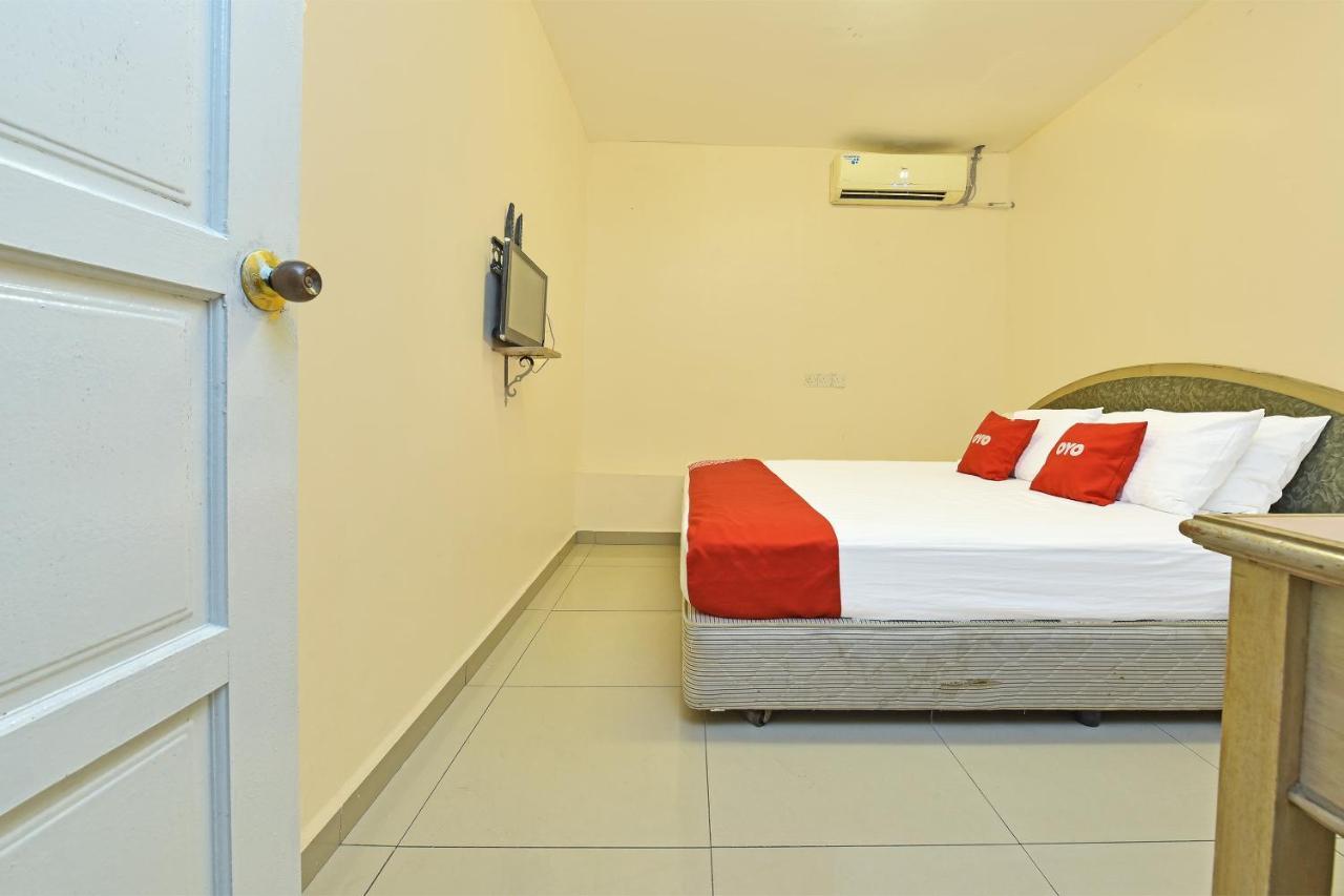 F Hotel Sungai Dua Bukit Экстерьер фото