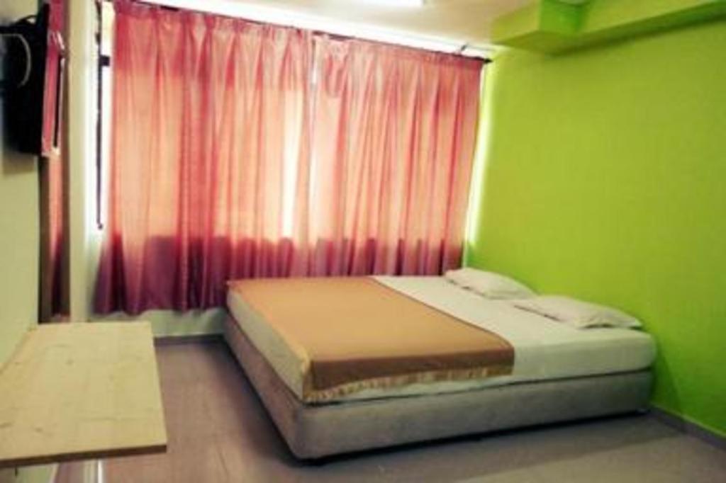 F Hotel Sungai Dua Bukit Экстерьер фото