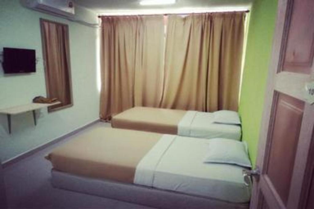 F Hotel Sungai Dua Bukit Экстерьер фото
